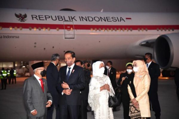 Presiden Jokowi dan Ibu Iriana Tiba di Indonesia