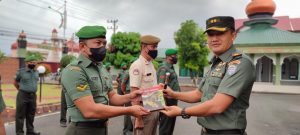 Serahkan Susu Serdadu, Dandim 0105/Abar : lni Bentuk Kepedulian Kasad Kepada Prajurit