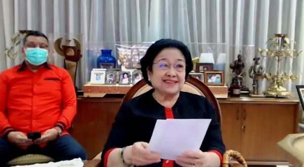 Megawati Ingatkan Kader untuk Tidak Lengah dengan Hasil Survei
