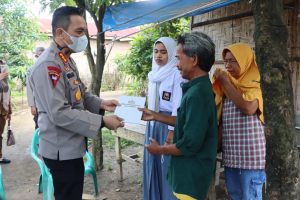 Sambut HUT Bhayangkara Ke 76, Kapolresta Deli Serdang Berikan Beasiswa Bagi Anak SMK Yang Putus Sekolah