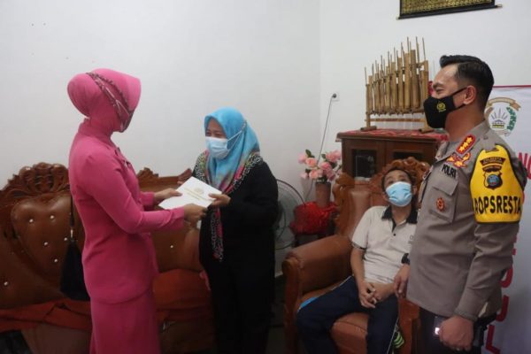 Menyambut Hari Bhayangkara ke-76, Polresta Deli Serdang Anjangsana kerumah Purnawirawan Polri dan Bhakti sosial ke Panti Asuhan
