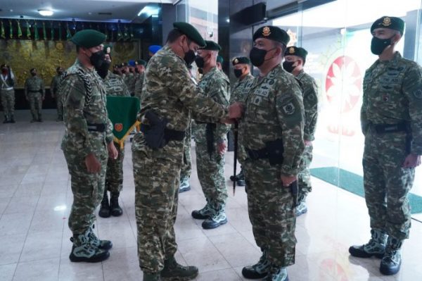 Pangkostrad Pimpin Sertijab Pejabat Danpom dan Kajasmil Kostrad Serta Tradisi Korps Prajurit Kostrad