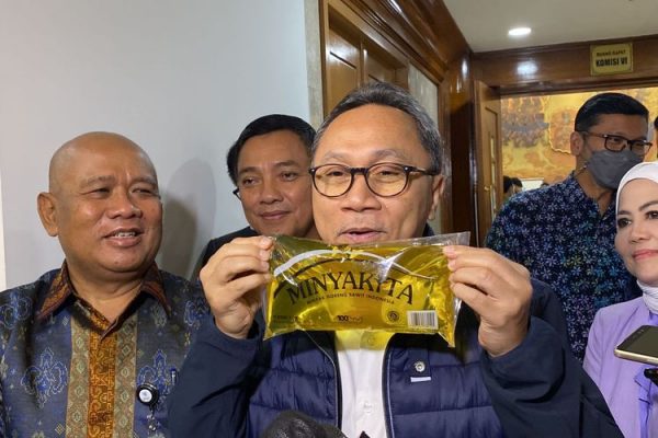 Jokowi Minta Mendag Zulkifli Hasan Fokus Urusi Minyak Goreng