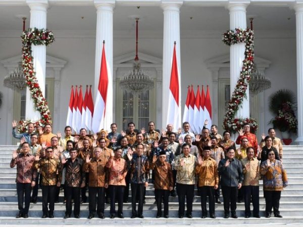 Ekonom Nilai Kabinet Jokowi Perlu Reshuffle: Terlalu Banyak Pencitraan