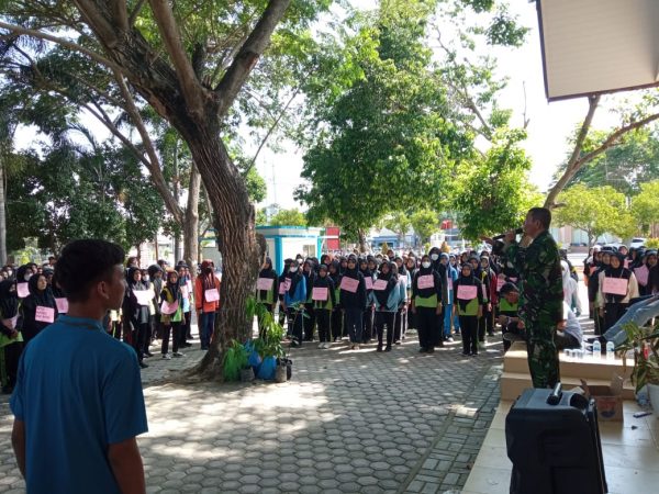 MPLS Siswa Baru, Babinsa Koramil 01 dari Kodim 0111/Bireuen Beri Materi Wasbang dan PBB Ke Siswa/i SMA N 1 Bireuen