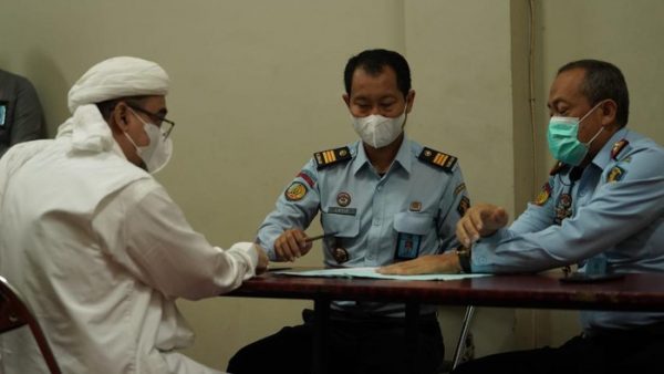 Habib Rizieq Shihab Bebas Bersyarat, Ini Dua Kasus Yang Membuatnya Ditahan