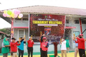 Servis Bola Pertama Dari Kakanwil Kemenkumham Aceh Awali Turnamen Bola Voli HDKD 77 Cup