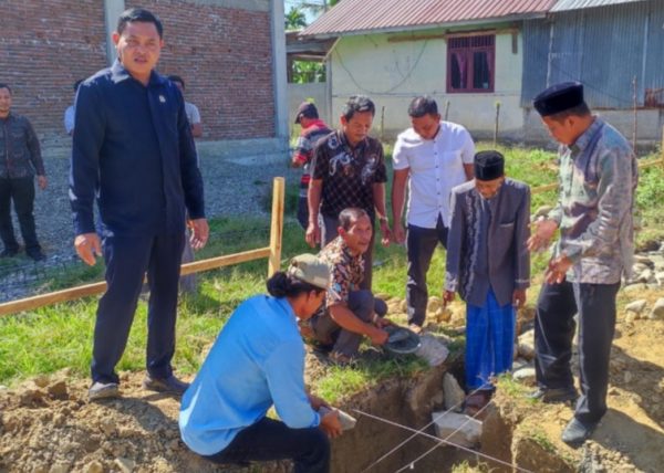 Yusran Adek Bangun Dua Kelas MIS Babahrot Senilai Rp 400 Juta