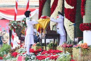 Digelar Secara Terbuka, Gubernur Khofifah Jadi Inspektur Upacara HUT RI Ke-77 di Gedung Negara Grahadi Surabaya