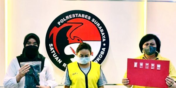 Nekat Jual Sabu Ibu Muda Asal Surabaya Harus Mendekam Dibalik Jeruji Besi Polrestabes Surabaya