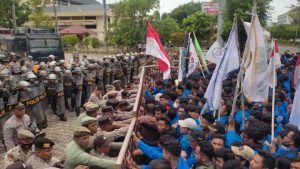 Demo BBM Naik di Banda Aceh Ricuh