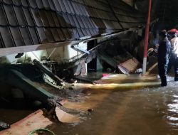 Tembok MTsN 19 Pondok Labu Roboh Akibat Banjir 3 Siswa Tewas