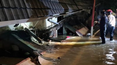 Tembok MTsN 19 Pondok Labu Roboh Akibat Banjir 3 Siswa Tewas