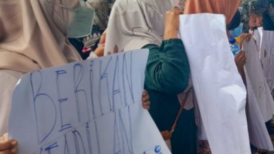Ratusan Pegawai Kontrak RSUD SIM Nagan Raya Protes