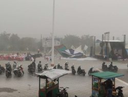 Akibat Angin Kencang Tenda Acara Festival Dikee di Aceh Timur Roboh