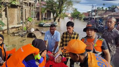 KSR PMI Unimal Bantu Evakuasi Ibu Melahirkan