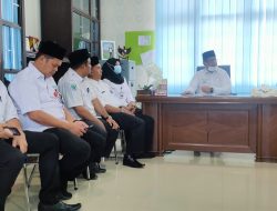 Direktur RSUCM Tanda Tanggani Petisi Tenaga Sukarela