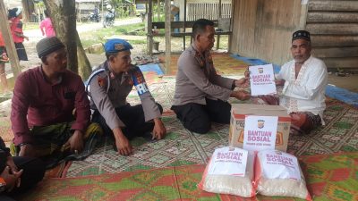 Kapolres Aceh Utara Serahkan Bantuan Untuk Keluarga Tersambar Petir