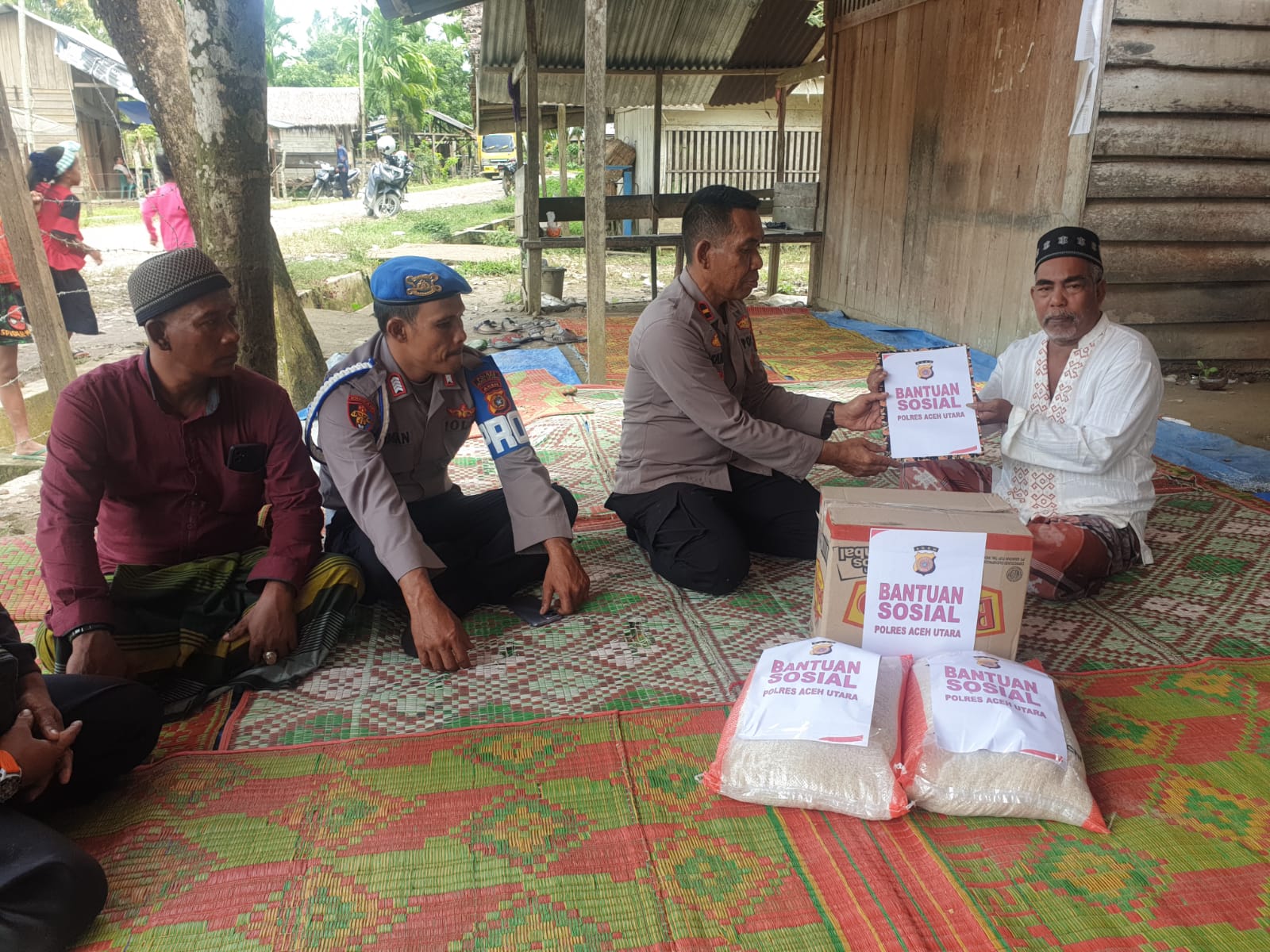Salurkan Bantuan Sosial