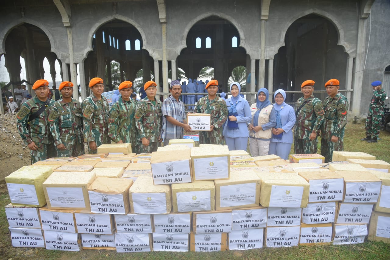 TNI AU salurkan Sembako