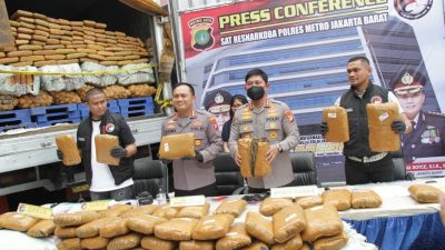 Kurir Narkoba Lintas Provinsi Beserta 305 Kg Ganja Diamankan Polisi