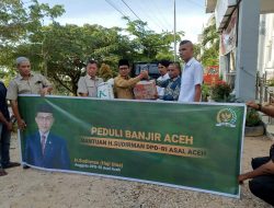 Haji Uma Salurkan Bantuan untuk Korban Banjir di Aceh Timur