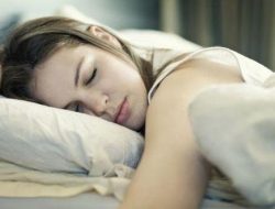 Kebiasaan Wanita Sebelum Tidur