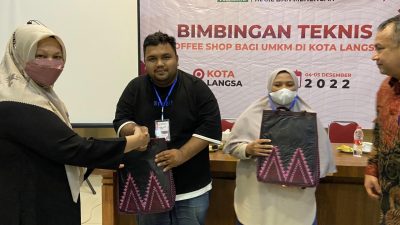 Anggota DPRA Nuraini Maida dan Diskop UMKM Aceh Kembali Gelar Bimtek “Coffee Shop” di Langsa