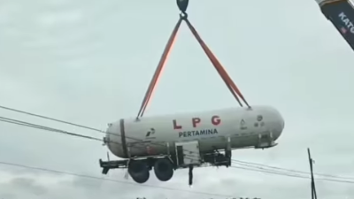 Truck Muatan GAS LPG Terguling di Simpang Ulim