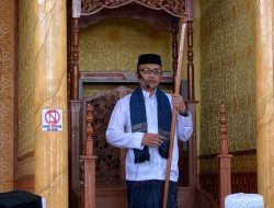 Haji Uma Isi Khutbah di Masjid Al Fajar Aceh Singkil