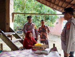 Polsek Tanah Pasir Salurkan Sembako kepada Janda Penderita Sakit Lumpuh