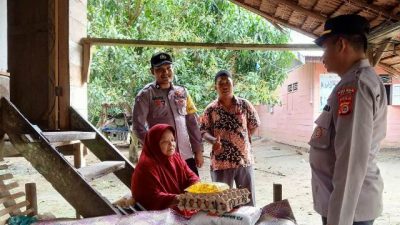 Polsek Tanah Pasir Salurkan Sembako kepada Janda Penderita Sakit Lumpuh