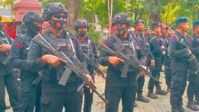 Personel Gabungan Polrestabes dan Polda Jatim Siaga di PN Surabaya