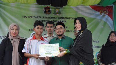 Anggota DPR RI bersama Ketua DPC PPP Nagan Raya Serahkan Beasiswa PIP