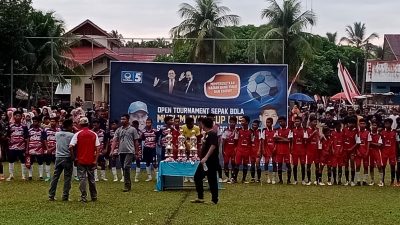 Muslim Ayub Lirik Putra Daerah Terbaik di Sepak Bola Turnamen Muslim Ayub Cup