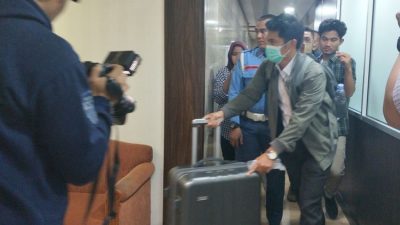 KPK Bawa Dua Koper Usai Geledah Kantor Ditjen Minerba