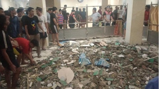 Masjid Ittifaqul Roboh, Puluhan Jamaah Luka-Luka