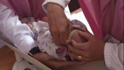 Warga Temukan Bayi Perempuan di Depan Toko
