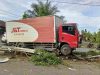 Diduga Supir Mengantuk, Mobil Expedisi paket Tabrak Pembatas Jalan