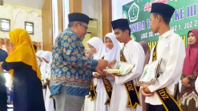 61 Penghafal Al-Qur’an SMP M Kualasimpang Mewisuda 