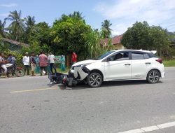 Breaking News : Satu Unit Toyota Yaris Hantam Sepada Motor di Aceh Timur