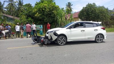 Breaking News : Satu Unit Toyota Yaris Hantam Sepada Motor di Aceh Timur
