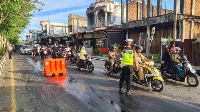 Sejumlah Pengendara Terjatuh Akibat Tumpahan Solar Dijalan