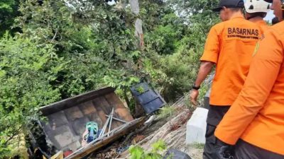 Truk Hercules Masuk Jurang, Empat Penumpang Tewas