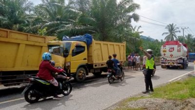Hilang Kendali, Truk Pengangkut Biji Besi di Abdya Laga Kambing