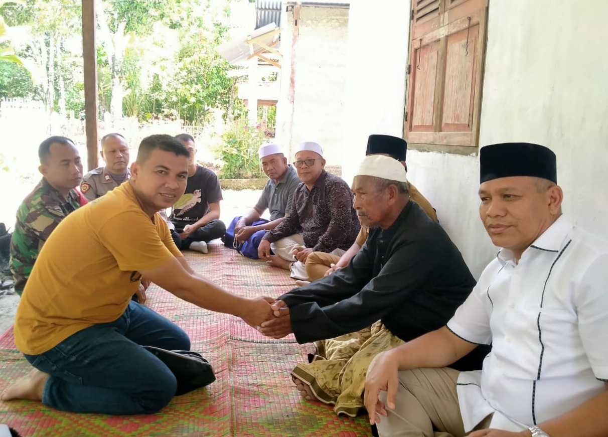 Haji Uma Utus Penghubung Serahkan Bantuan ke Rumah TKI Asal Abdya Meninggal di Malaysia