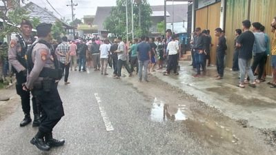 Arogan dan Tak Transparan Terkait DD, Kantor Keuchik Gampong Pawoh Didemo Warga