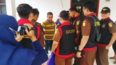 Tim Penyidik Kajari Abdya Geledah Kantor PT. CA di Babahrot Terkait Korupsi Rp 10 Triliun