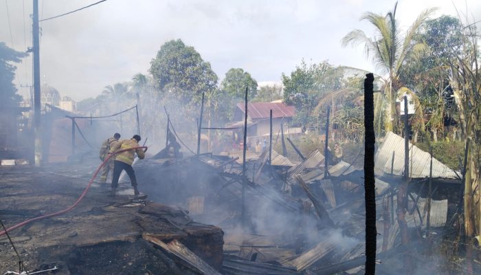 8 Kios Kayu Hangus Terbakar di Aceh Besar