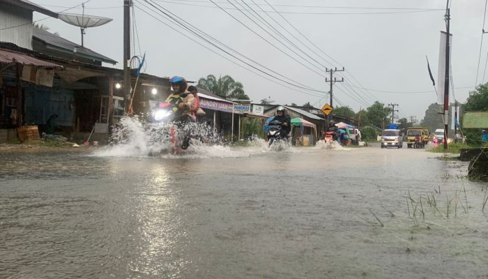 Hujan Lebat Landa Abdya, Ruas Jalan Nasional Dikepung Banjir